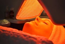 دستگاه نور درمانی صورت، باعث جوانسازی پوست و رفع آکنه می‌شود؟