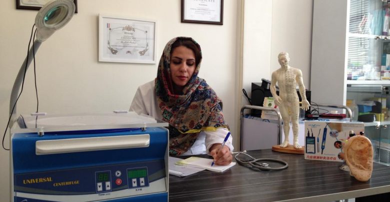 دکتر لیلی هاشمی- طب سوزنی لیزری برای درمان درد و بیماری، زیبایی بدن و پوست